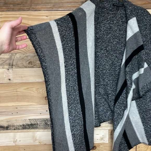 Banana Republic size small petite black, white, and gray waterfall cardigan - Picture 2 of 6